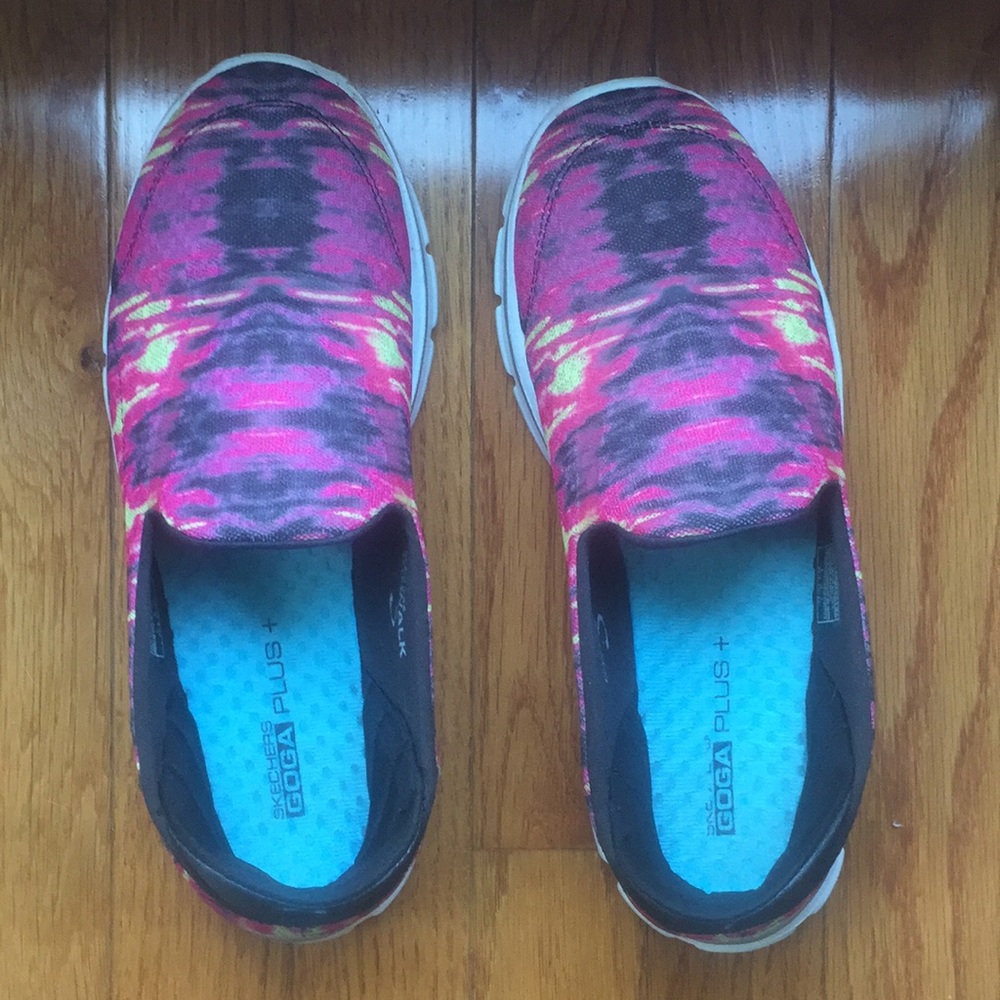 FINAL PRICE! Sketchers Go Gogo Walk Plus 3!